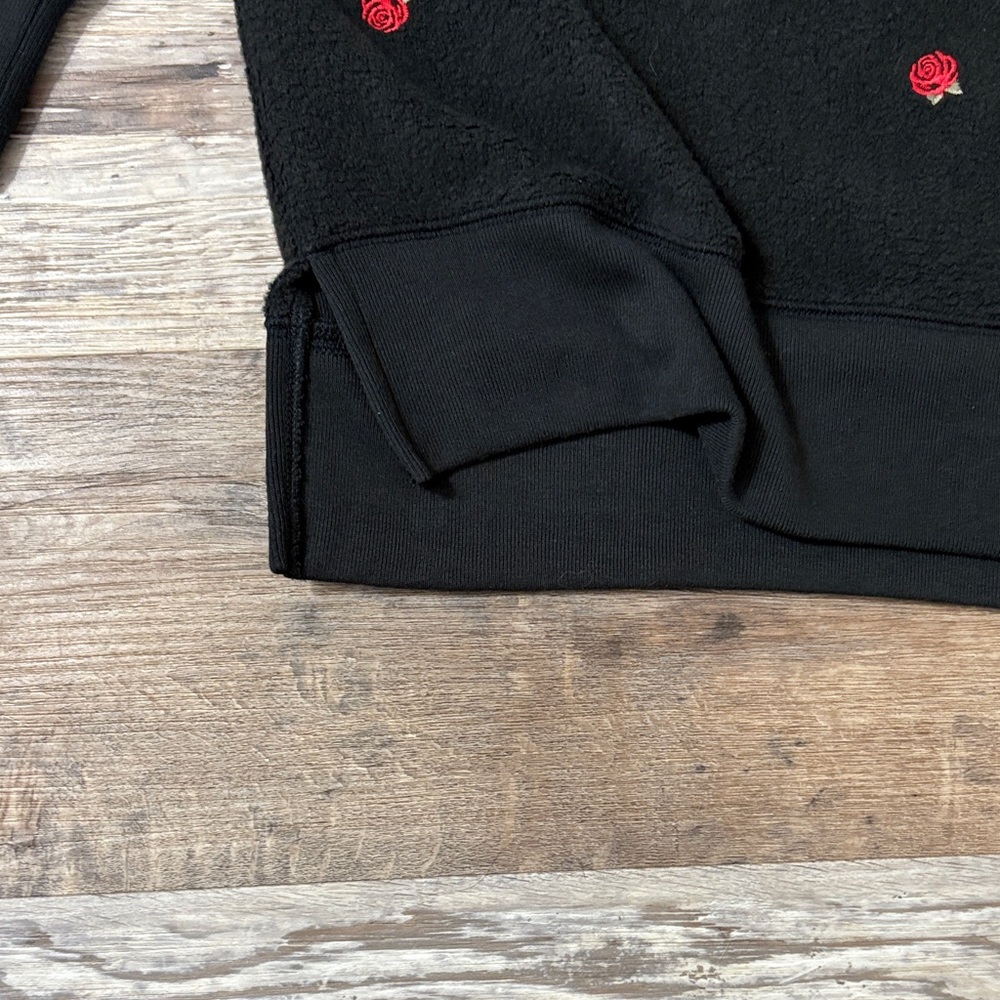 🌹 🆕 PINK Victoria's Secret Black fleece Sweater with Red Rose Detail - Picture 9 of 9